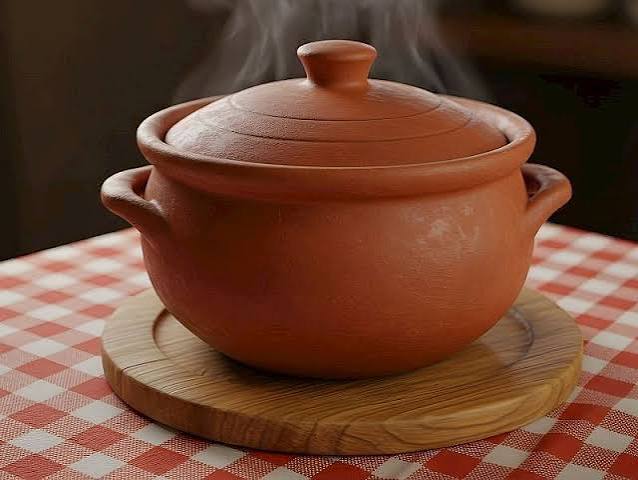 Toprak Güveç Nedir? Yemekler Neden Güveçte Daha Lezzetli Olur?